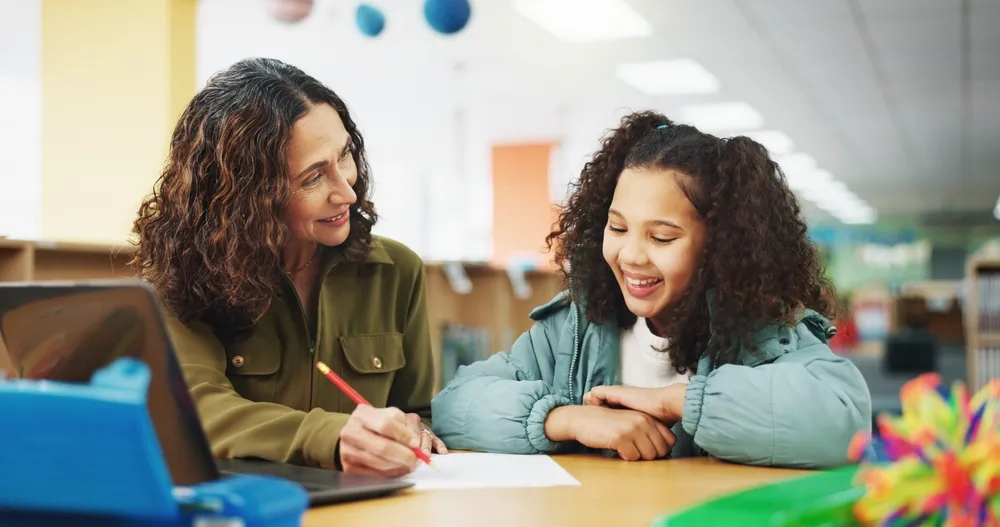 Kadıköy matematik özel ders - Öğrenci ve öğretmen birebir matematik çalışırken